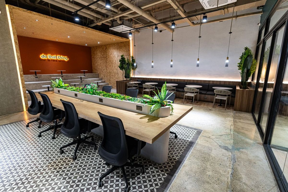 Dedicated desks with planters, facing the amphitheater